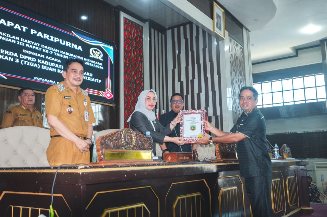 DPRD Kotabaru menggelar Rapat Paripurna Laporan Penyampaian 3 (Tiga) Buah rancangan peraturan daerah