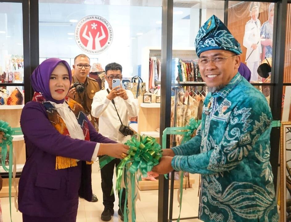 Pemkab Kotabaru Lantik Bunda Paud dan Reresmikan Galeri Dekranasda