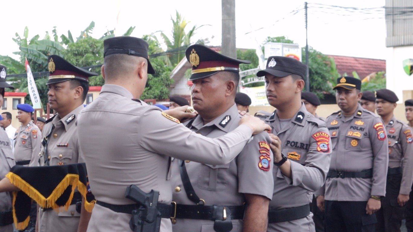 Kapolres Kotabaru Lantik IPDA Martin Tatali Jadi Kapolsek Kelumpang Barat