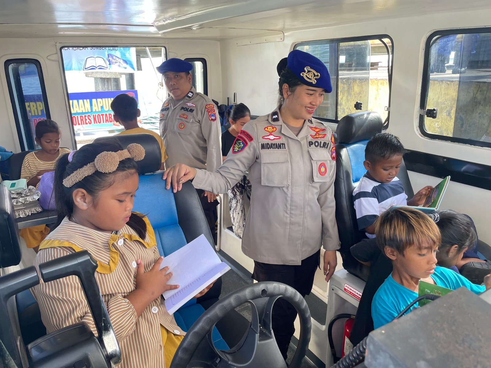 Menilik Perpustakaan Terapung Polres Kotabaru