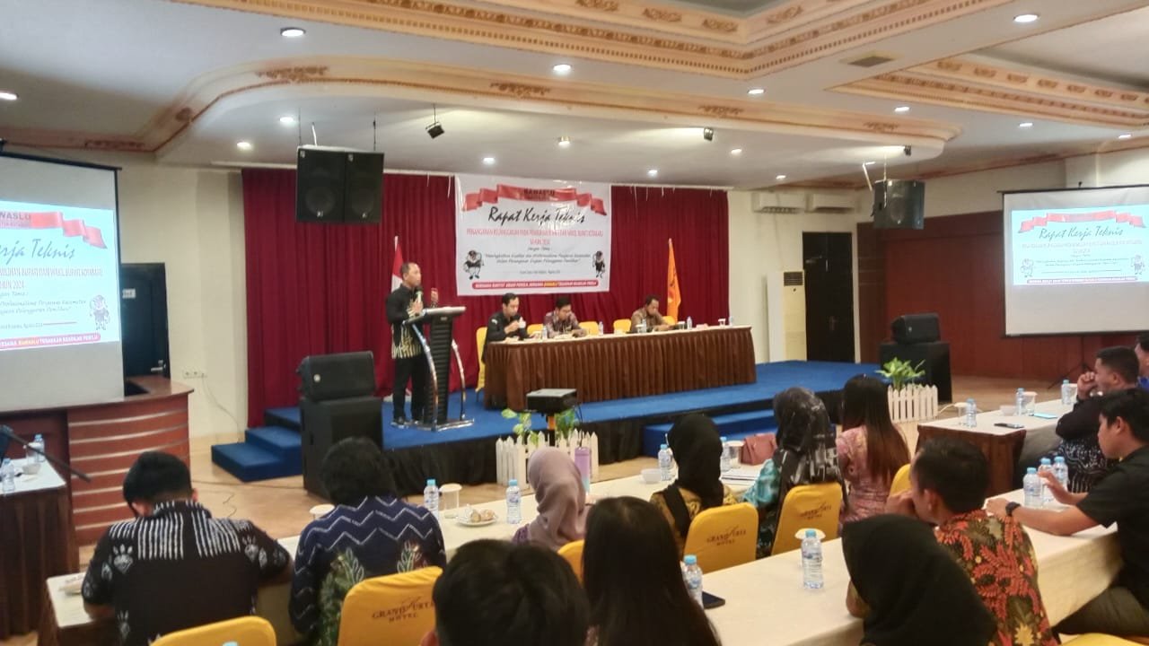 Bawaslu Kotabaru Gelar Rapat Penanganan Pengawasan Pilkada Kotabaru 2024