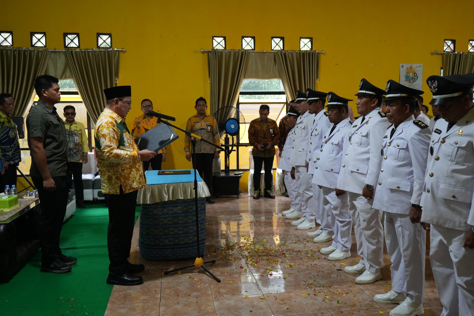 Seberangi Lautan, Bupati Kotabaru H Sayed Jafar Kukuhkan Kades Dan BPD Di Kelumpang Selatan