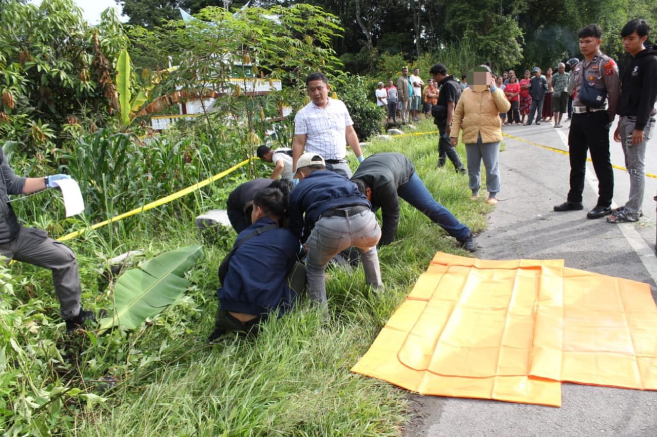 Polres Samosir Selidiki Penemuan Mayat Di Desa Simarmata, Diduga Akibat Kecelakaan Tunggal
