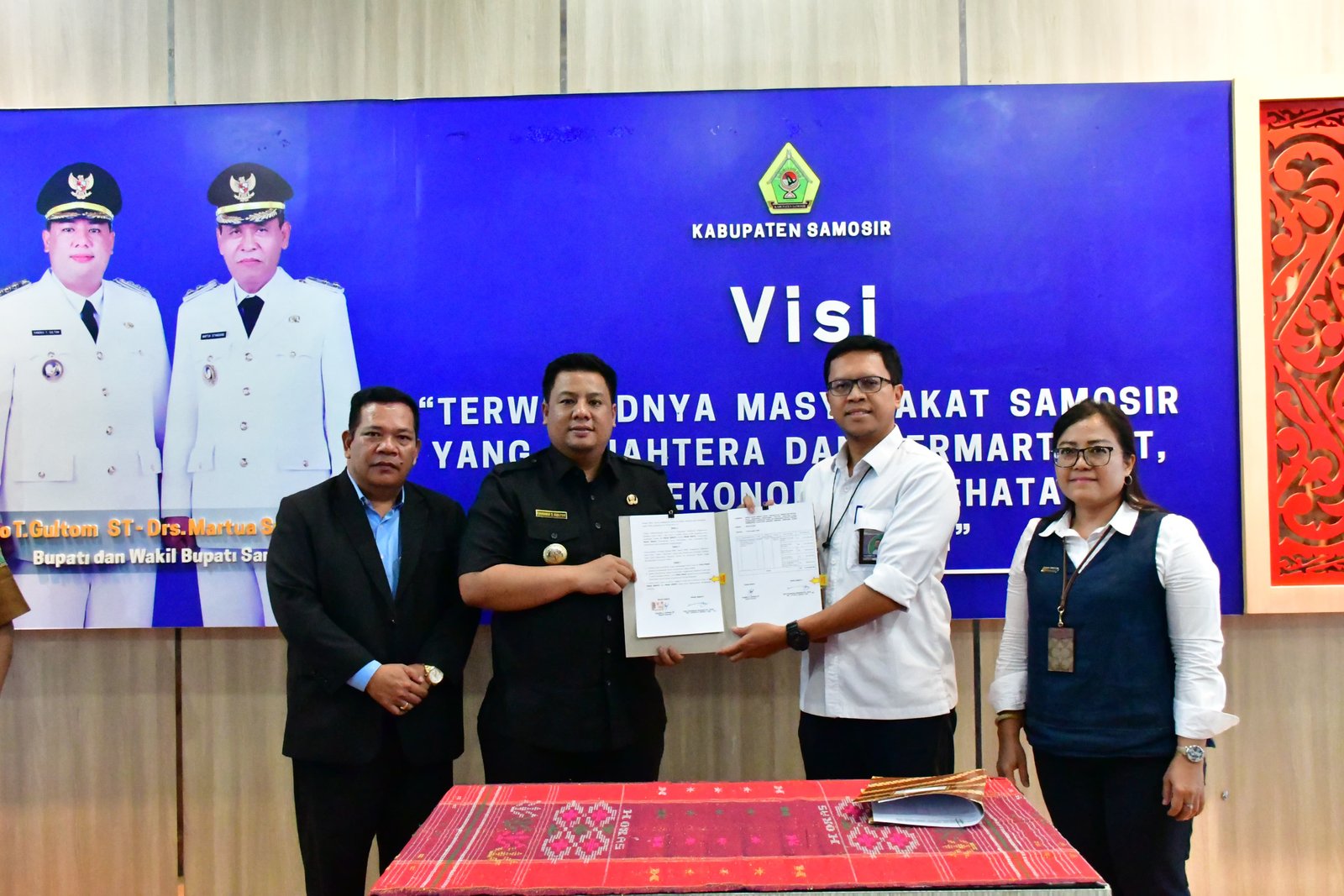 Pemkab Samosir Terima 5 Alat Berat Penunjang Persampahan Dan Sanitasi Dari Pemeririntah Pusat