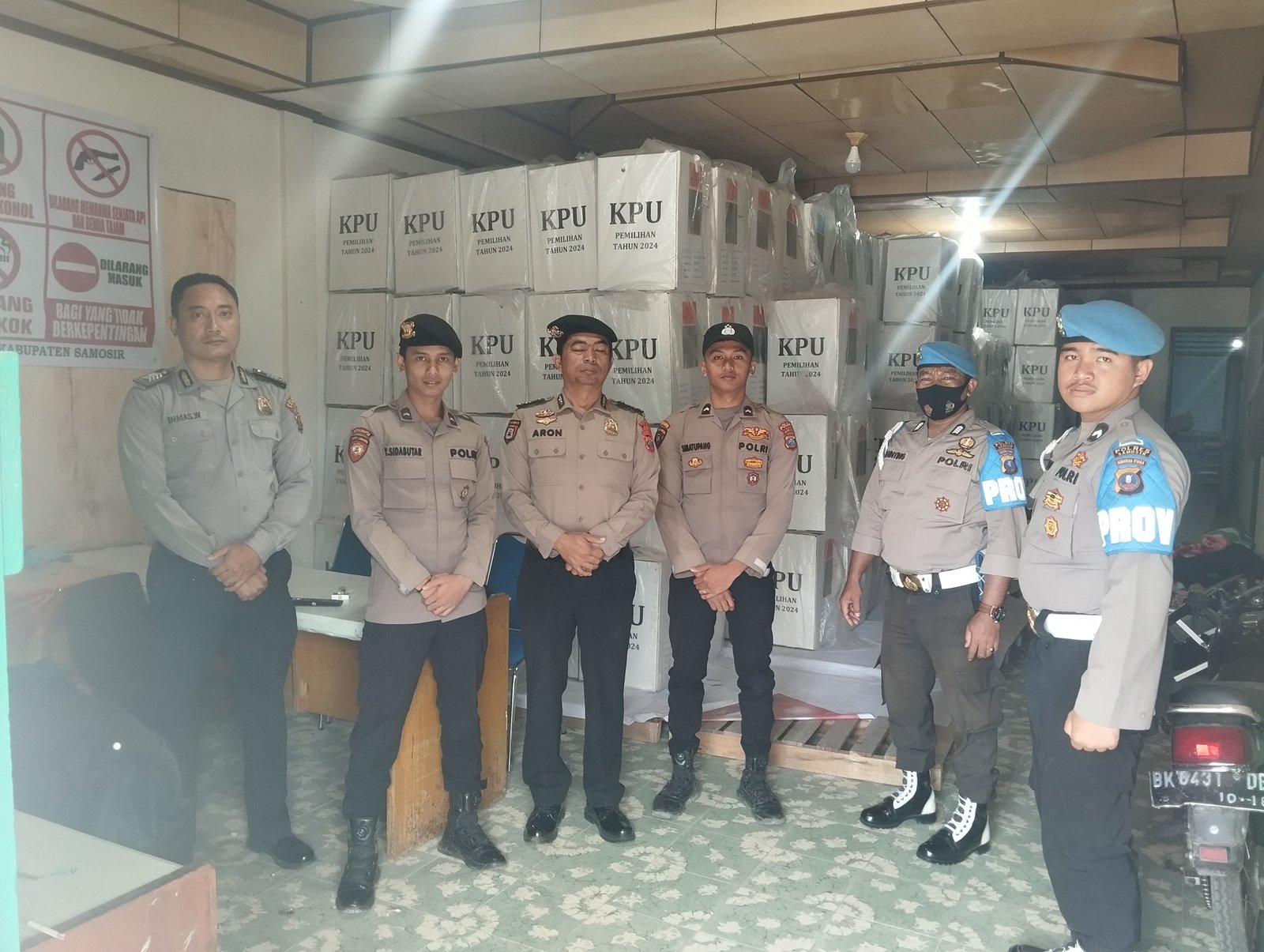 Kanit Provos Polres Samosir Cek Pengamanan Gudang Logistik Pilkada 2024