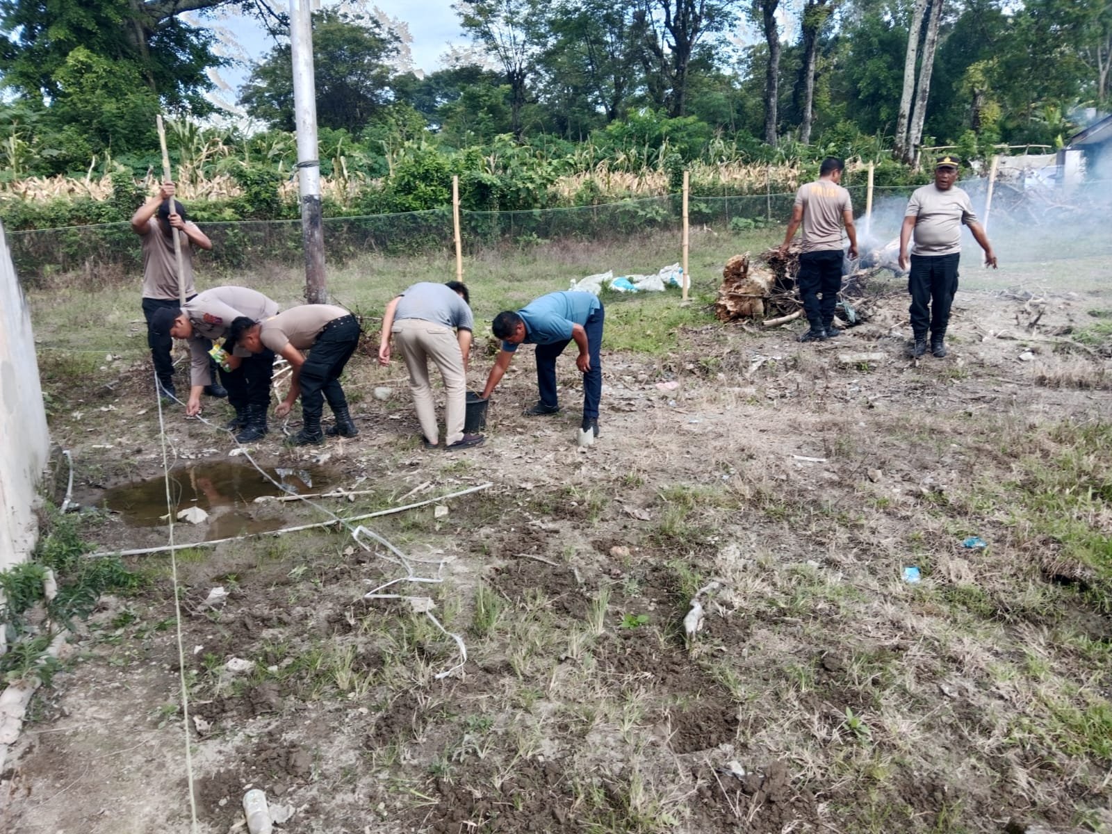 Dukung Program Ketahanan Pangan, Lahan Kosong Di Polsek Onanrunggu Ditanami Sayur Mayur