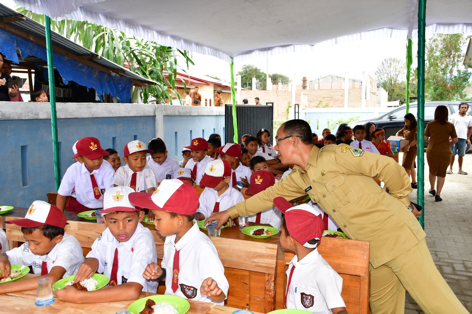 Pemkab Samosir Launching Gerakan Serentak Uji Coba Makan Bergizi Sehat Bagi Siswa