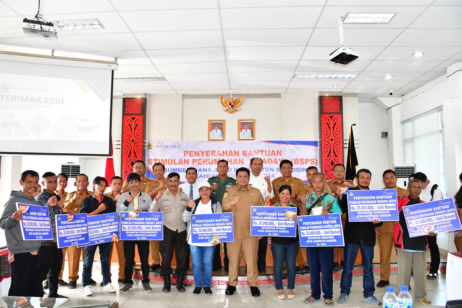 Bupati Samosir Salurkan 6,7 Milyar Bantuan Stimulan Perumahan Swadaya