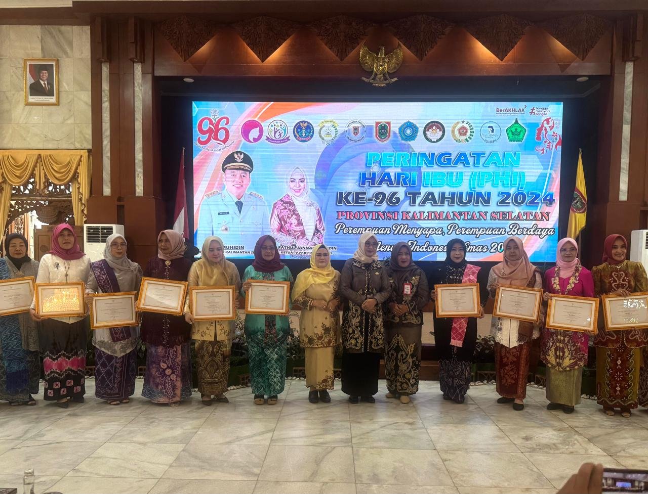 Kotabaru Terima Penghargaan Terkait Peningkatan Kualitas Keluarga Daerah Dari Pemrov Kalsel