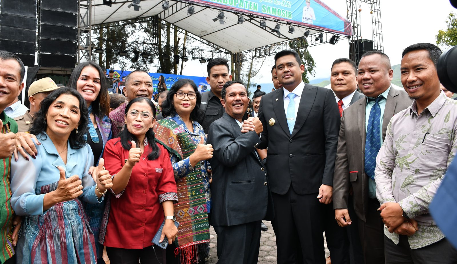 HUT Samosir ke-21, Gubsu Hibahkan Aset Rumah Dinas Bupati Kepada Pemkab Samosir