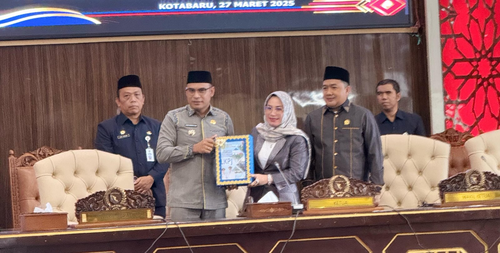 Suwanti Pimpin Paripurna Menyampaikan LKPJ Bupati 2024 dan RPJMD 2025-2029