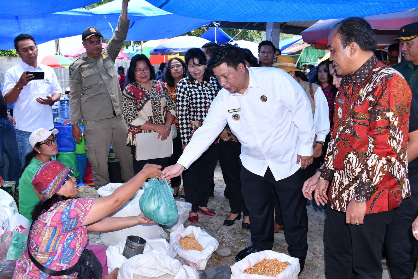Pastikan Stok Bapokting Aman Jelang Lebaran, Pemkab Samosir Monitoring ke Pasar Ambarita