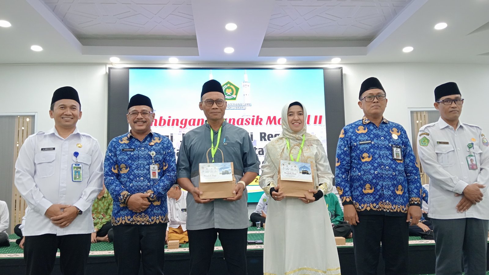 Johanuddin Wakili Bupati Kotabaru Tutup Manasik Haji 1446 H di Masjid Apung Siring Laut