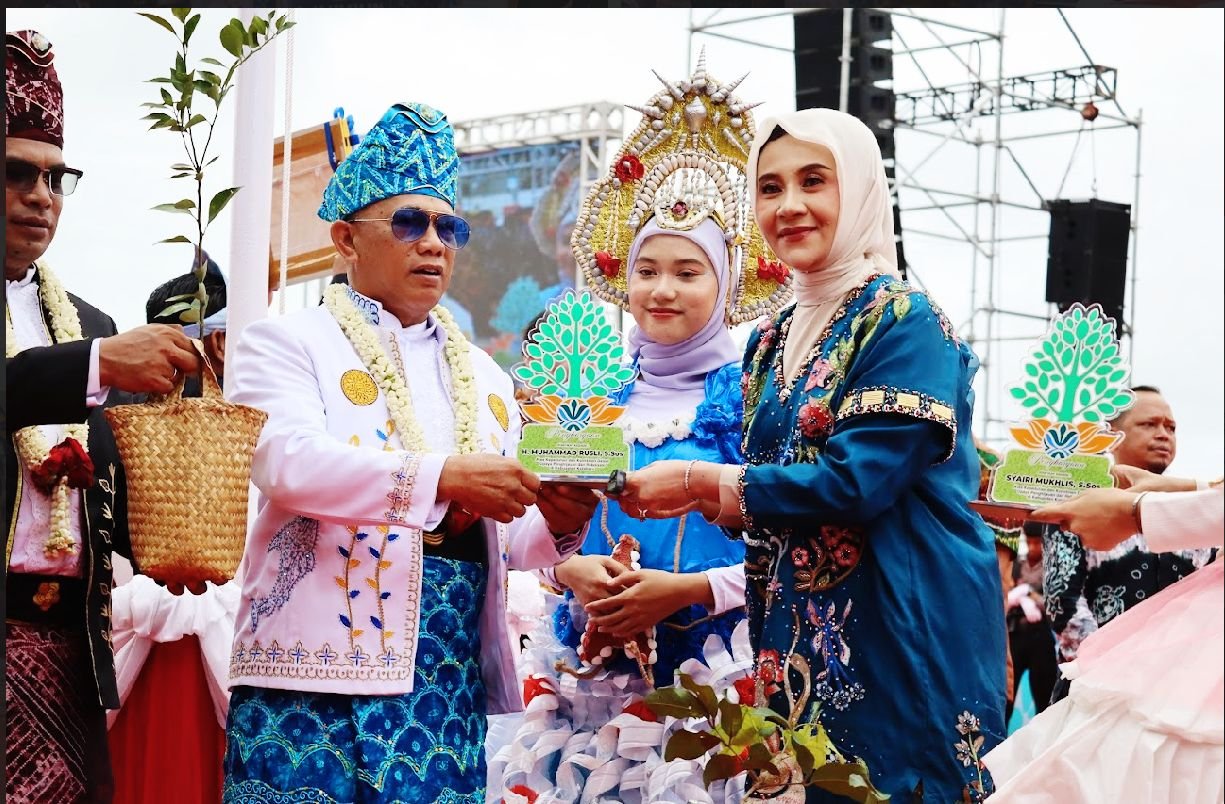 Bupati Kotabaru Muhmmad Rusli Tanam Lebih 1000 Pohon Bibit Tanaman Pada Program 100 Hari Kerjanya 