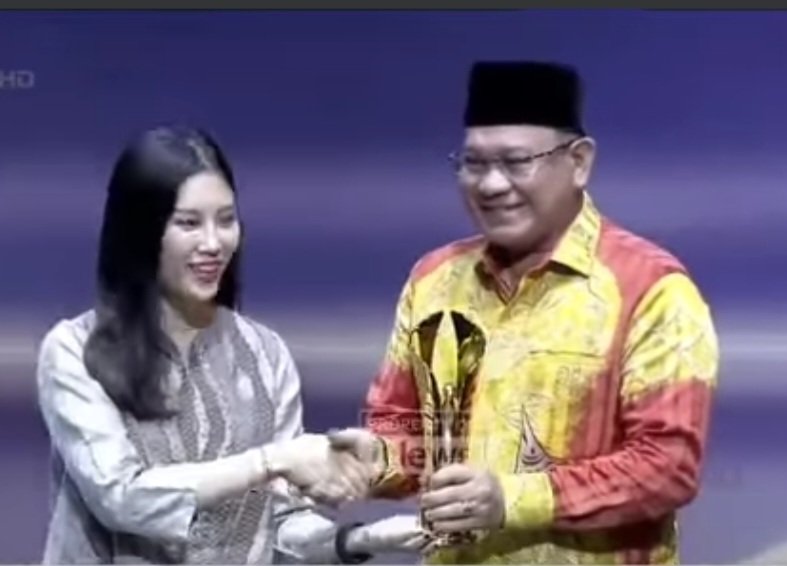 Bupati Kotabaru, Sayed Jafar Alaydrus Terima Penghargaan Pemimpin Daerah Awards 2024