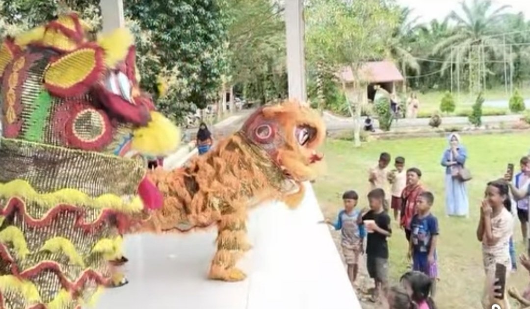 Obyek Wisata Goa Lowo Sugugkan Hiburan Barongsai di Libur Lebaran 2025